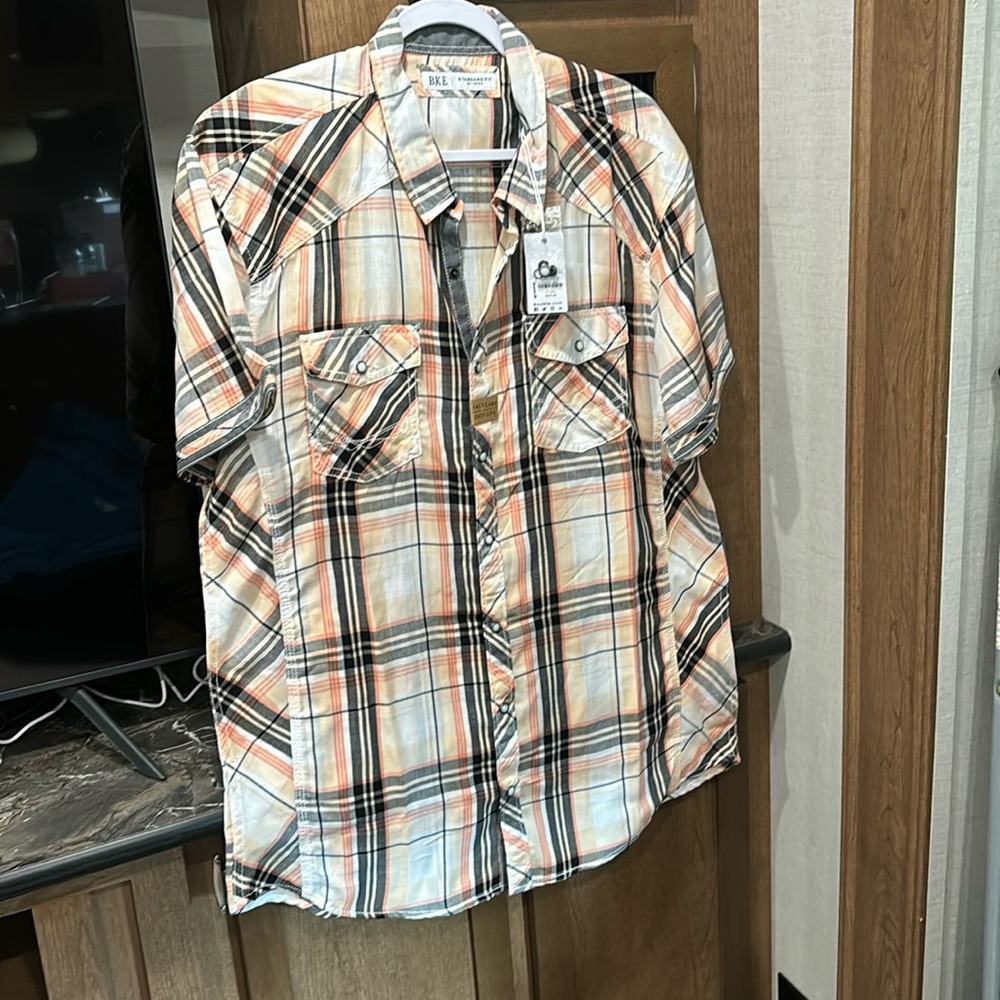 NEW Men’s BKE Plaid Button Down Shirt